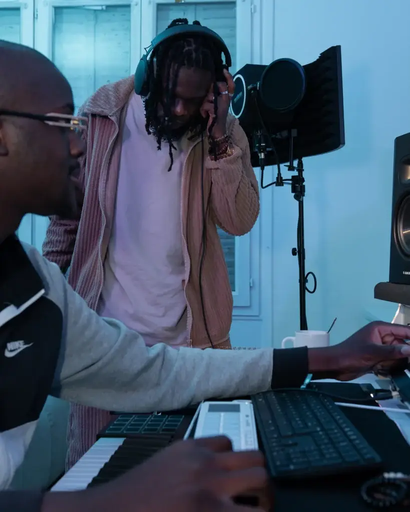 DASPI AU STUDIO MBEDSHIT
